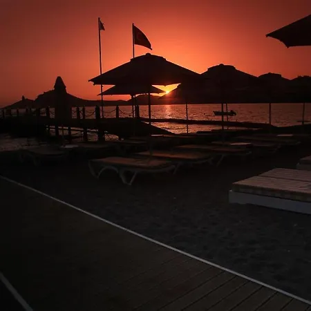 Kivanc Suites 3* יאליקאבאק