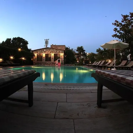 Kivanc Suites Яликовак